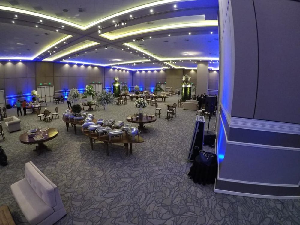 Фото Paseo La Galería Hotel & Suites