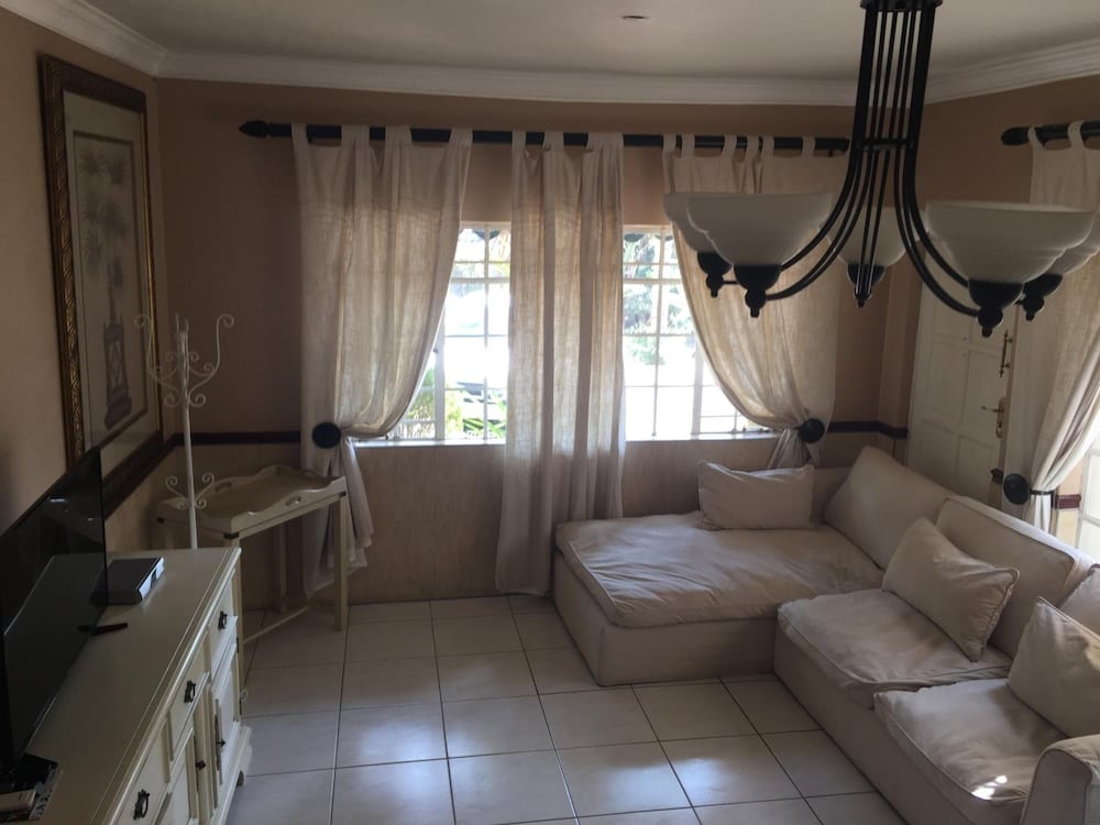 Фото Summerview Guest Lodge