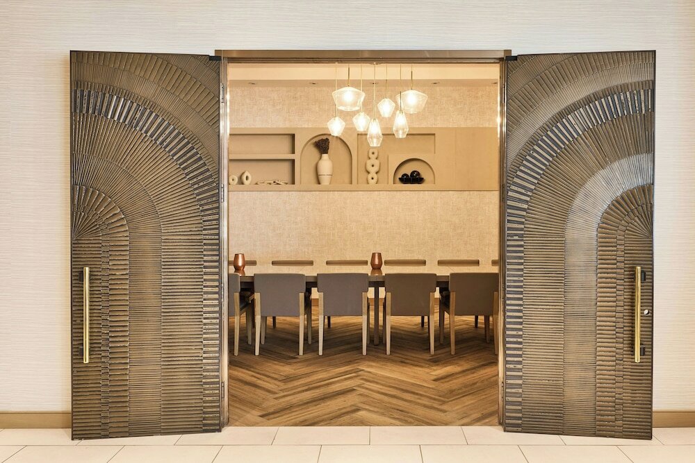 Фото Renaissance Phoenix Glendale Hotel & SPA