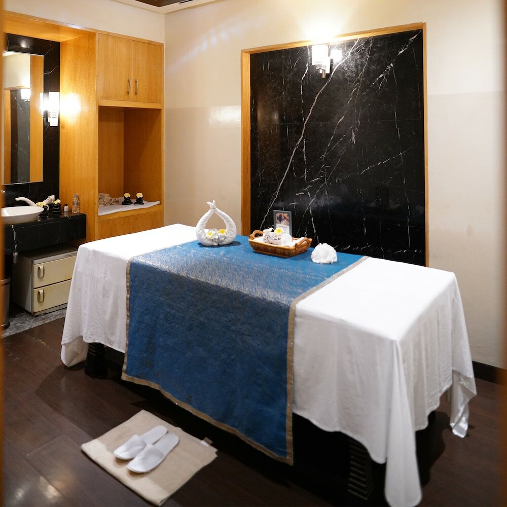 Фото Radisson Blu Marina Hotel, Delhi Connaught Place