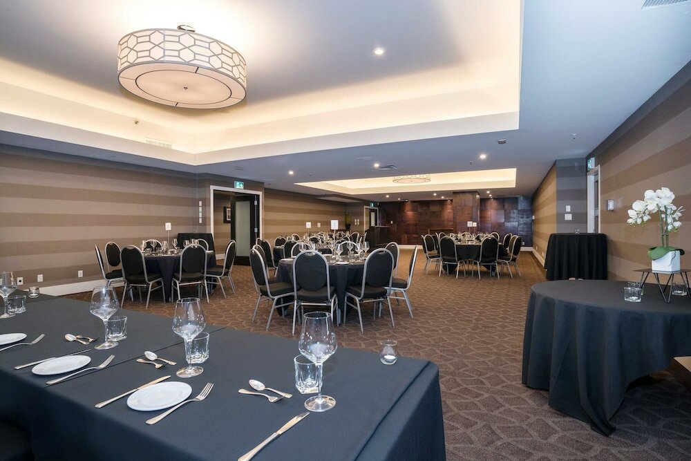 Фото Sandman Signature Calgary Downtown Hotel