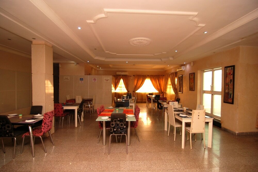 Фото Lapour Hotels Ltd