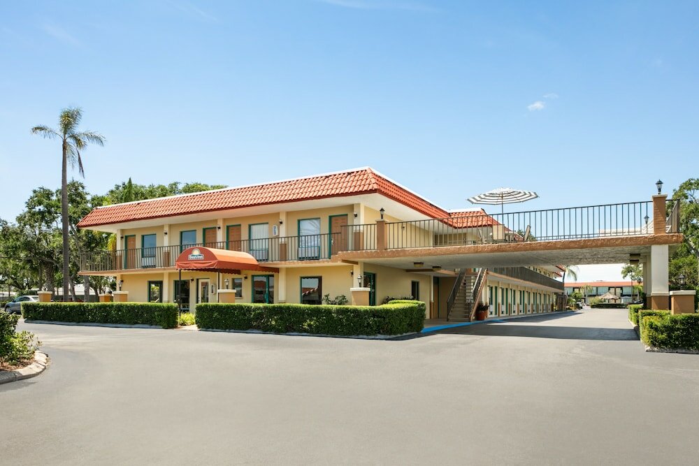 Фото Days Inn by Wyndham Clearwater/Gulf to Bay