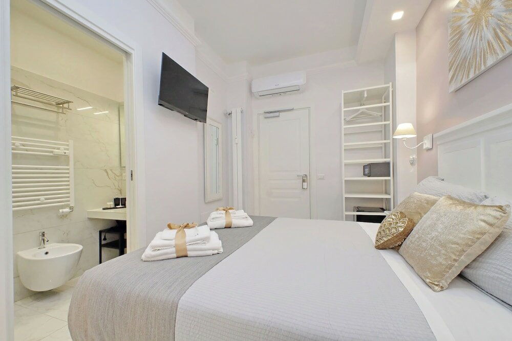 Фото Roman Holiday Charming