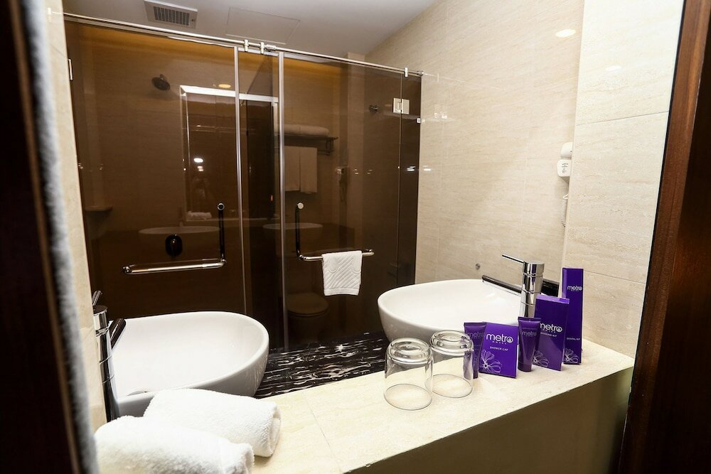 Фото Metro Hotel