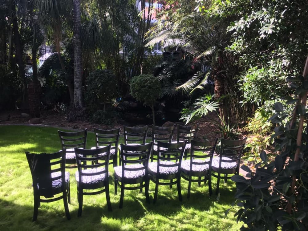 Фото The Colmslie Hotel