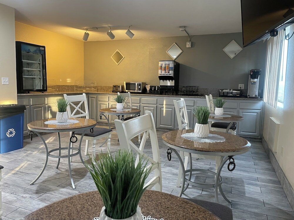 Фото Econo Lodge Inn & Suites Yuba City - Marysville