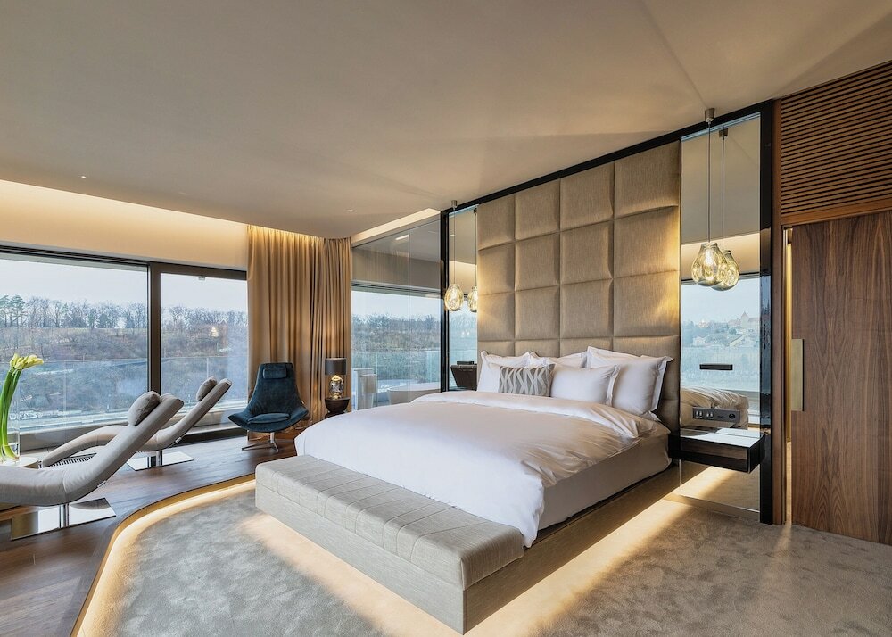 Фото The President