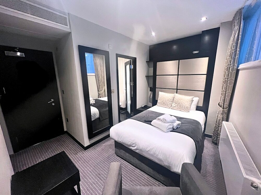 Фото Great St Helen Hotel