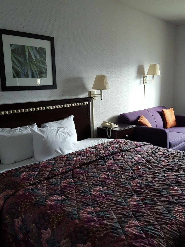 Фото Rodeway Inn Urbana Champaign University Area