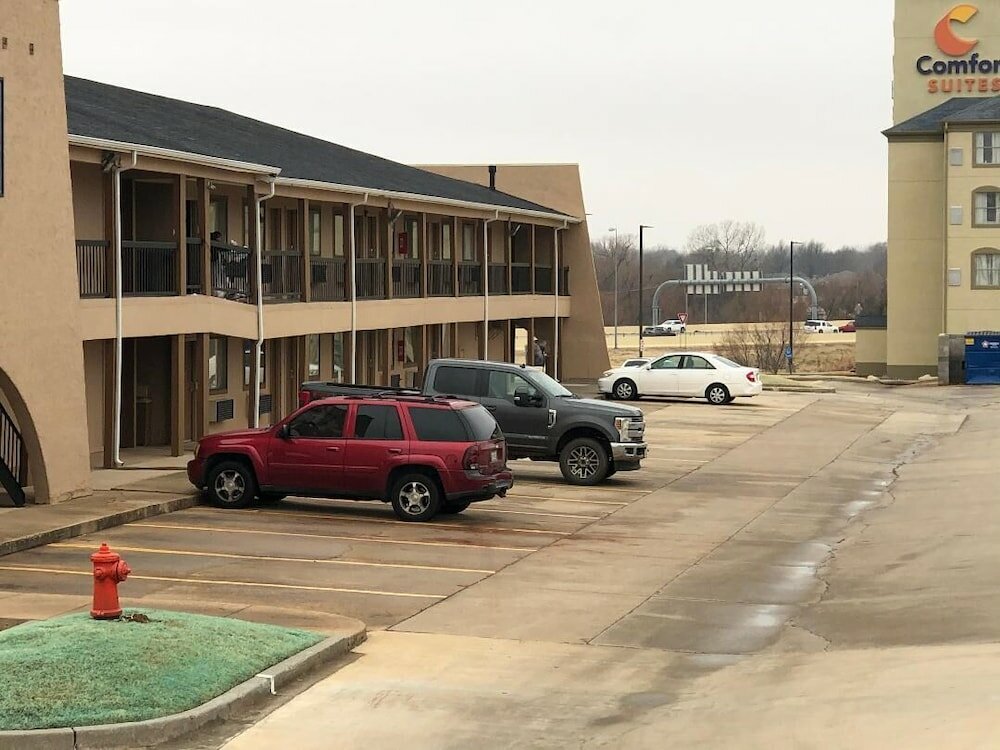 Фото Americas Best Value Inn & Suites Yukon Oklahoma City