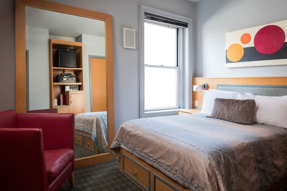 Фото Charlesmark Hotel