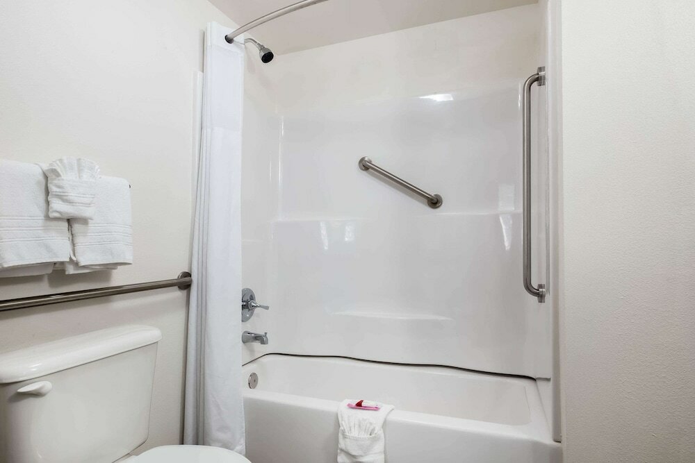 Фото Baymont by Wyndham Spokane