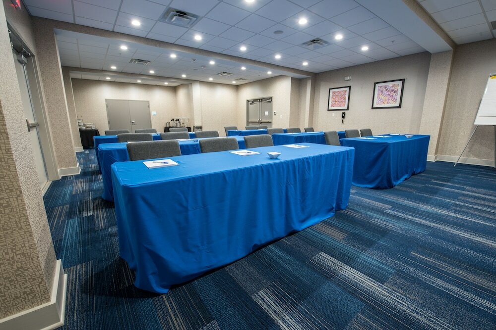 Фото Holiday Inn Express & Suites Lake Charles South Casino Area, an Ihg Hotel