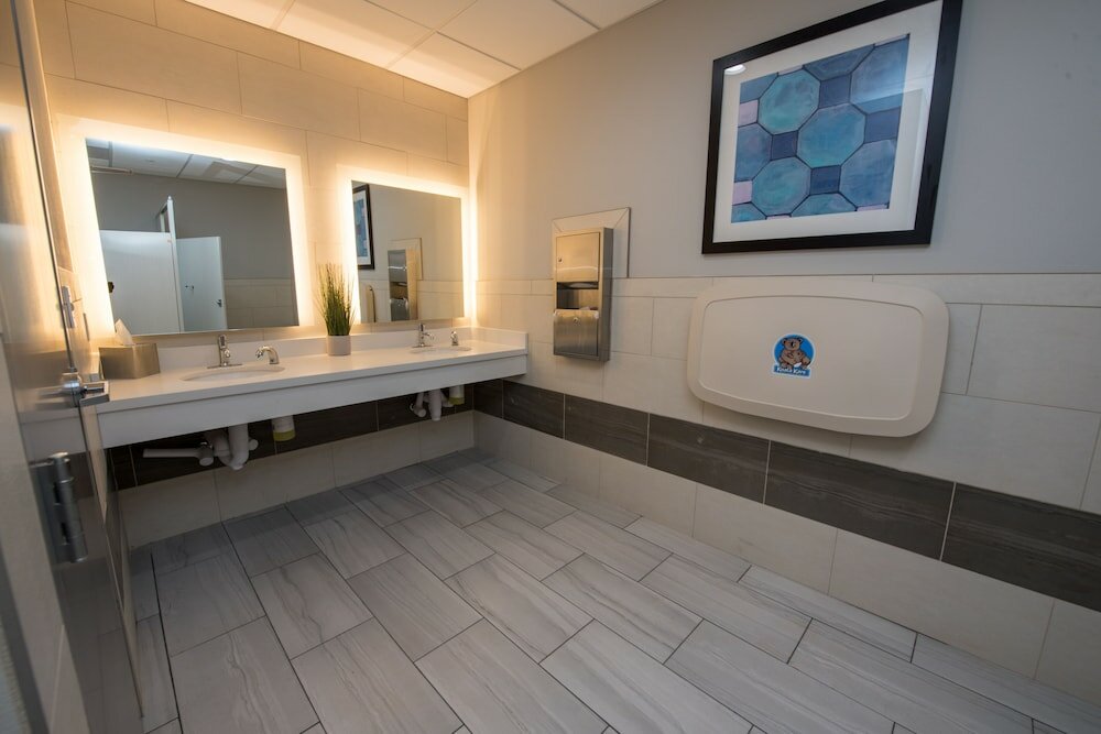 Фото Holiday Inn Express & Suites Lake Charles South Casino Area, an Ihg Hotel