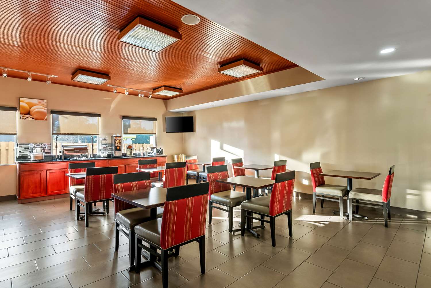 Фото Comfort Inn & Suites