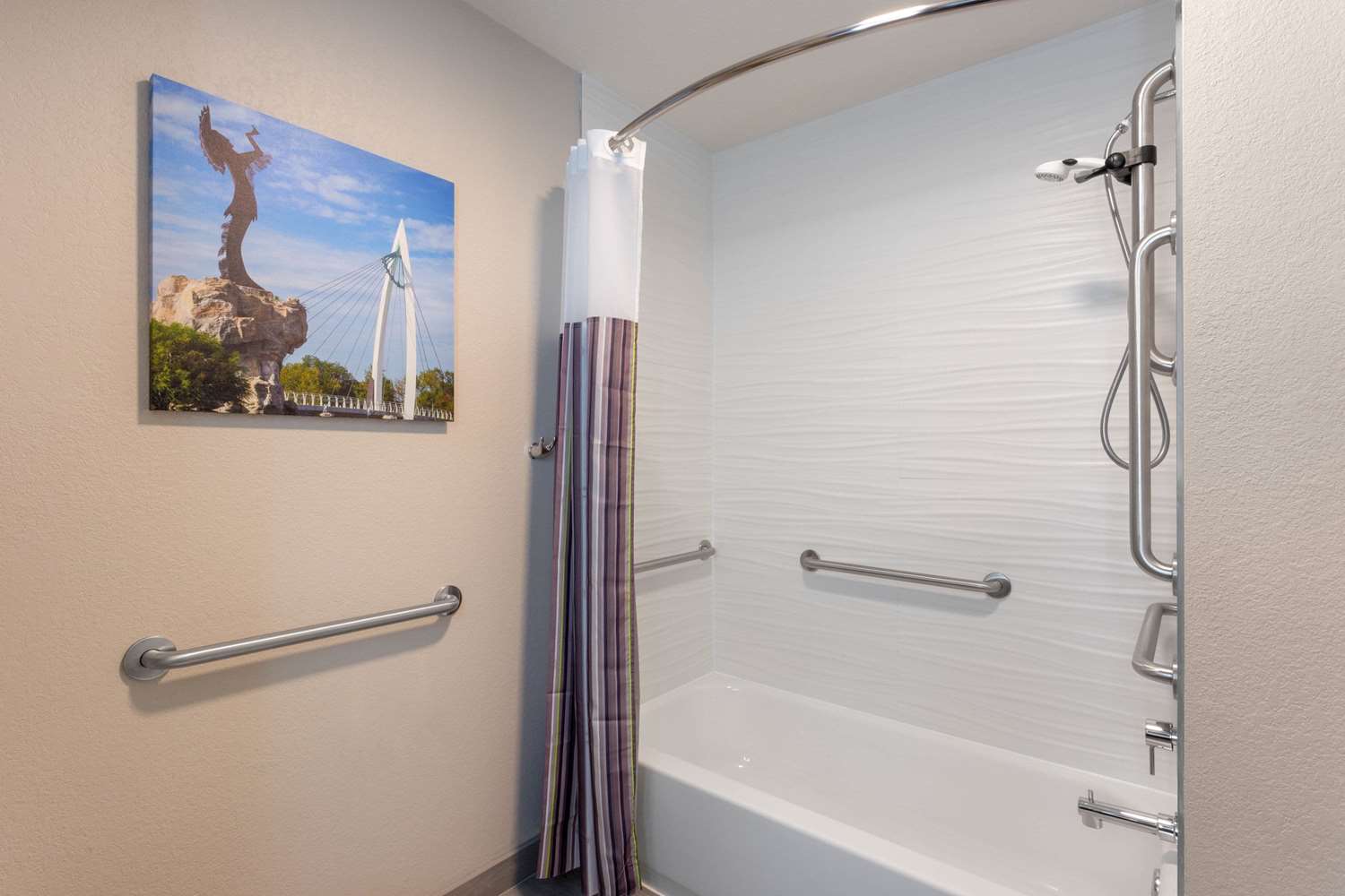 Фото La Quinta Inn & Suites by Wyndham Wichita Airport