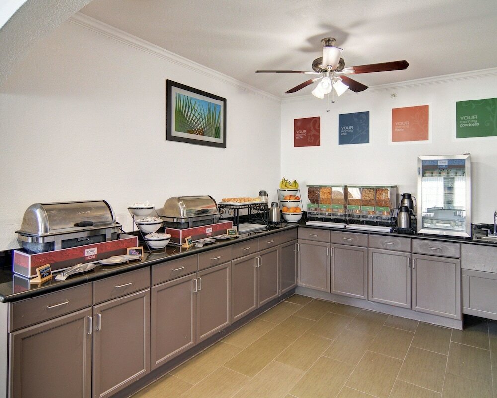 Фото Comfort Inn & Suites Beachfront