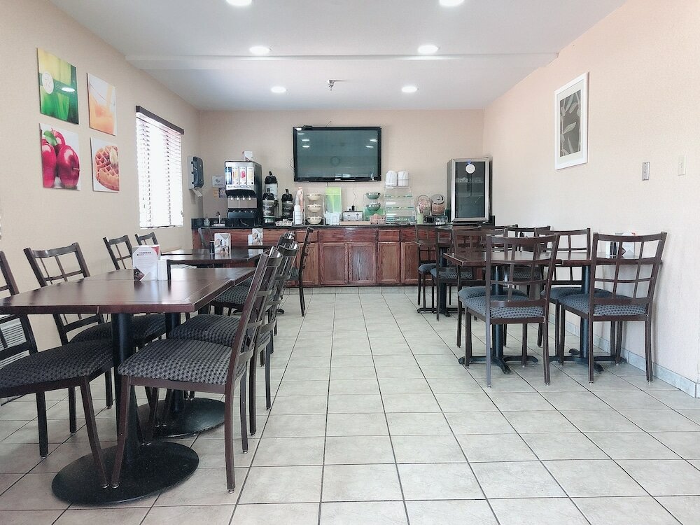 Фото Quality Inn I-70 at Wanamaker