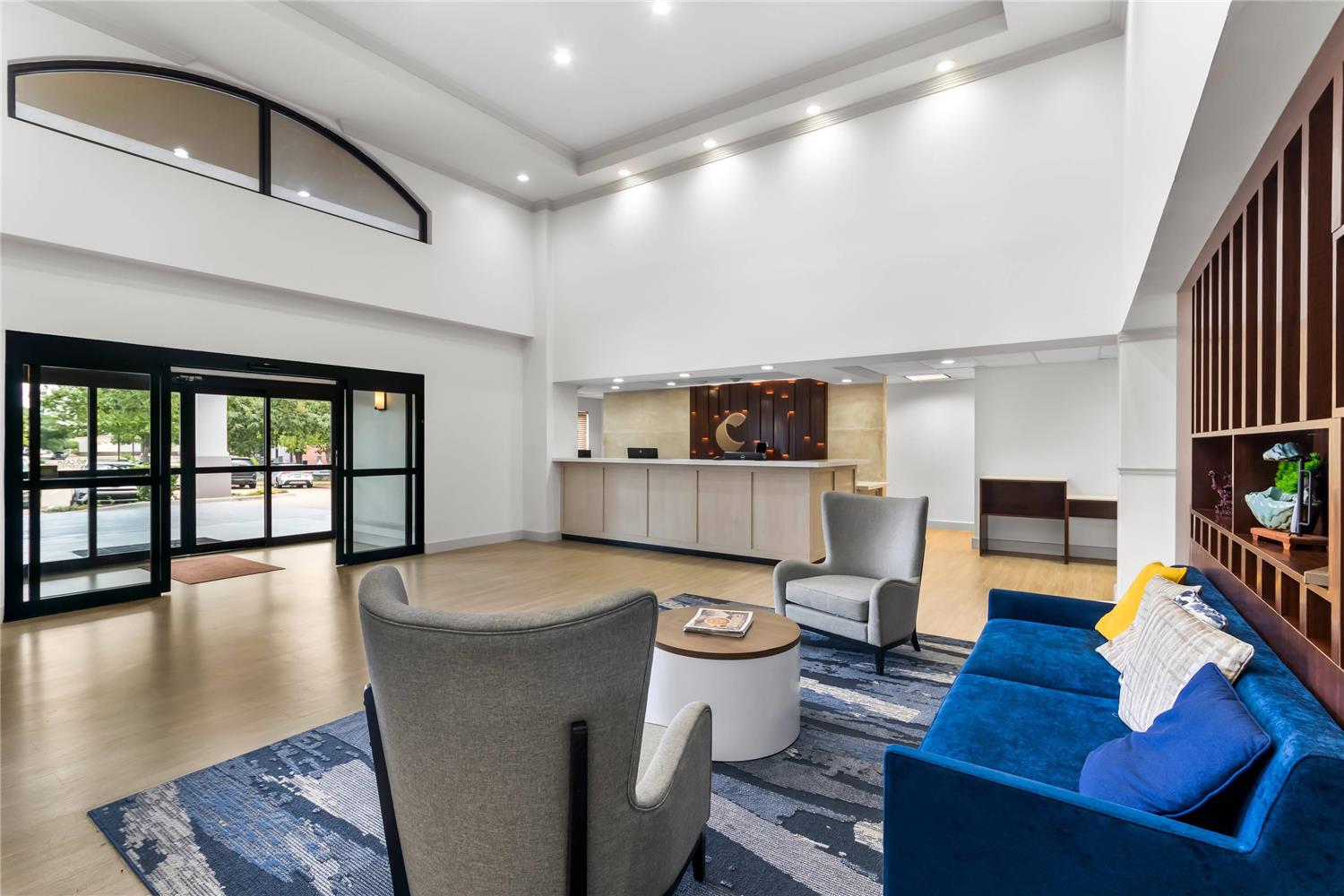 Фото Comfort Suites Austin Airport