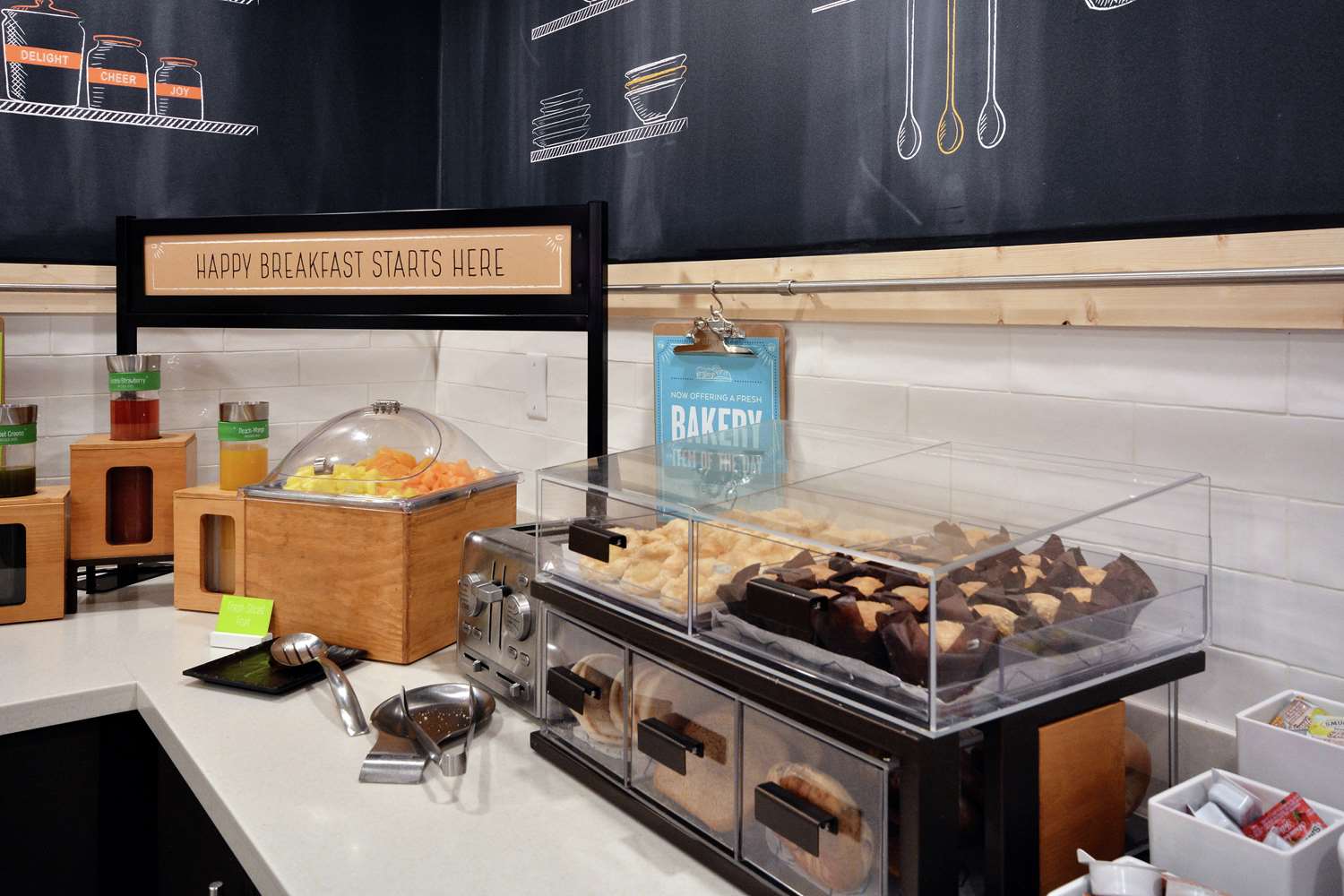 Фото Hampton Inn Raleigh-Capital Blvd. North