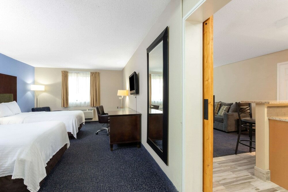 Фото Days Inn and Suites by Wyndham Hammond, In