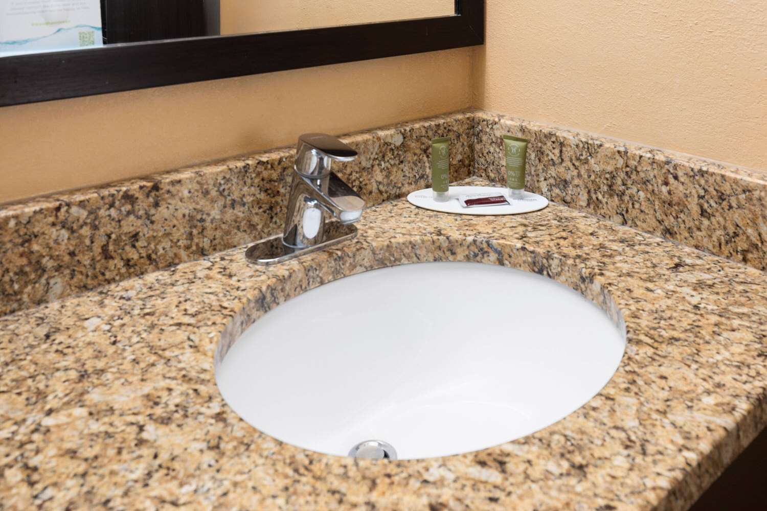 Фото Super 8 by Wyndham Myrtle Beach/Market Common Area