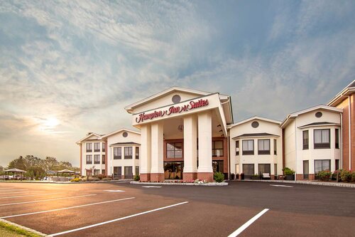 Внешний вид отеля Hampton Inn & Suites Fairfield в Фэрфилде, фото 1