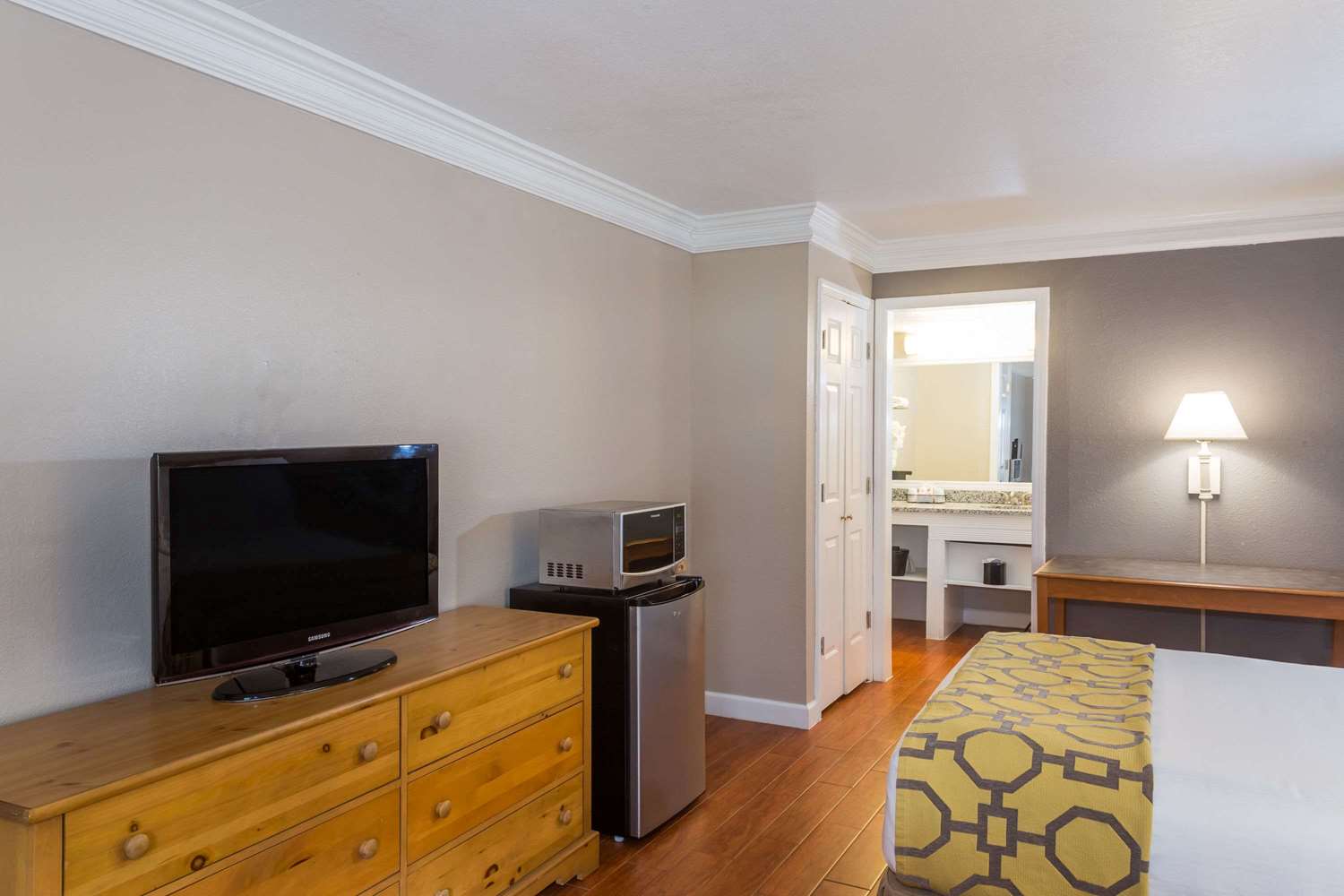 Фото Casa Bella Inn & Suites