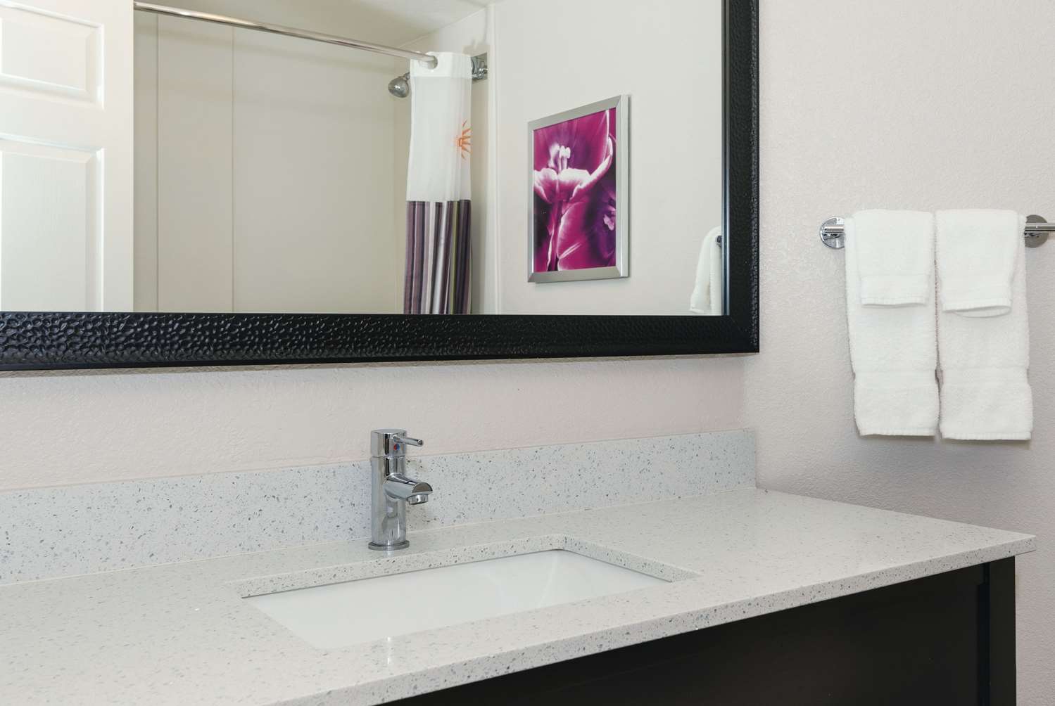 Фото La Quinta Inn & Suites by Wyndham Ontario Airport