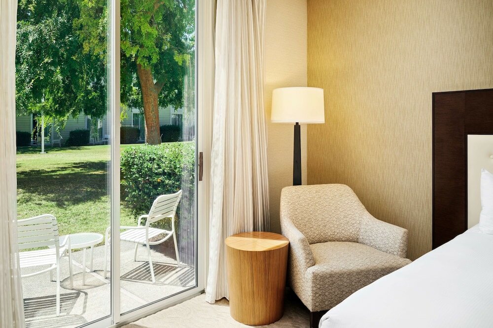 Фото Hilton Oakland Airport