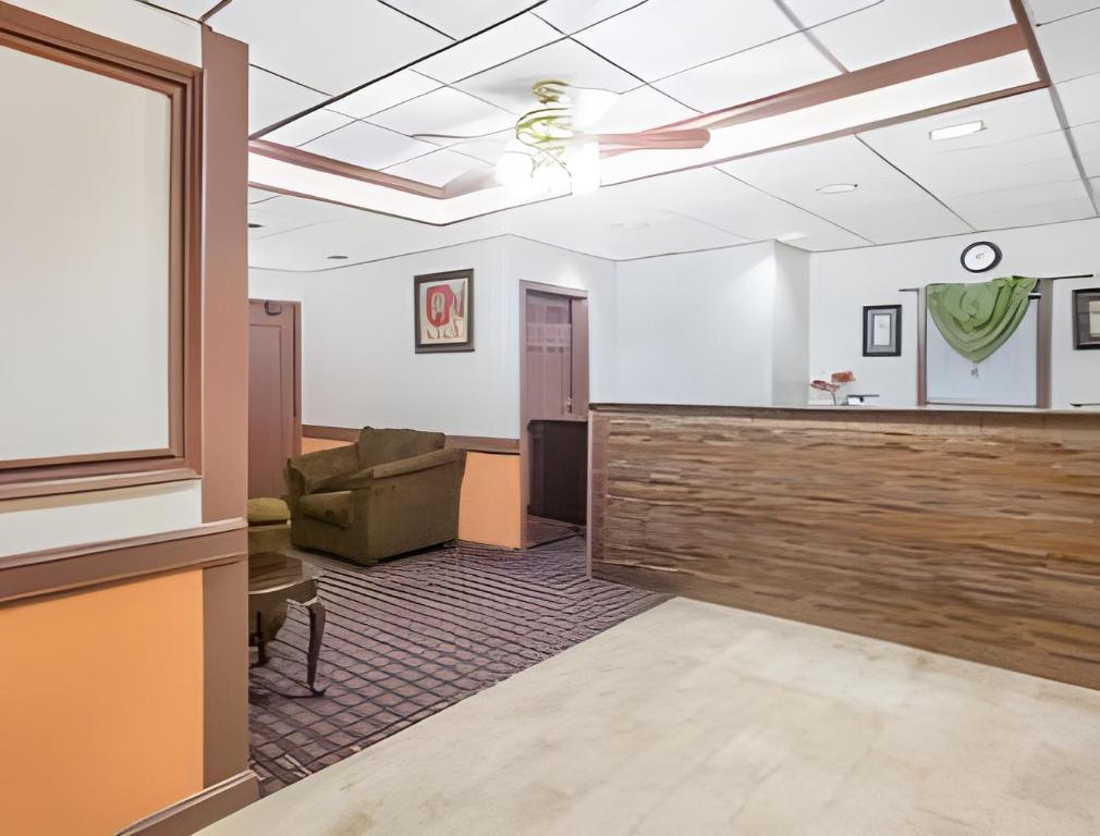 Фото Americas Best Value Inn Holly Springs