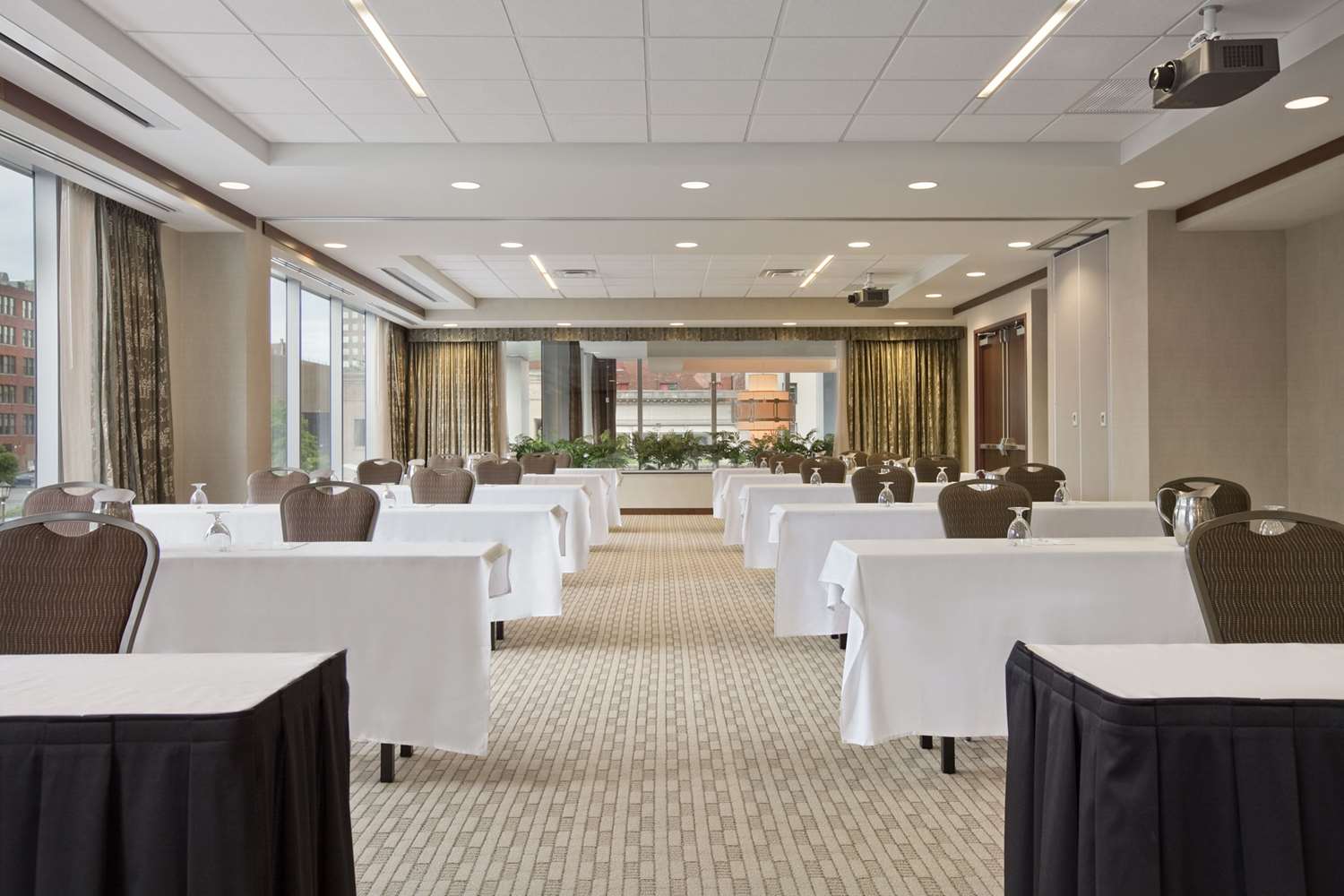 Фото Embassy Suites Buffalo