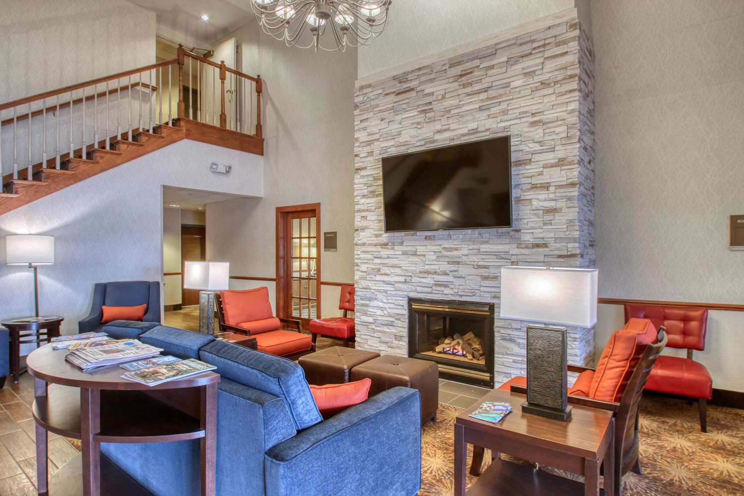 Фото Comfort Suites Milwaukee Airport