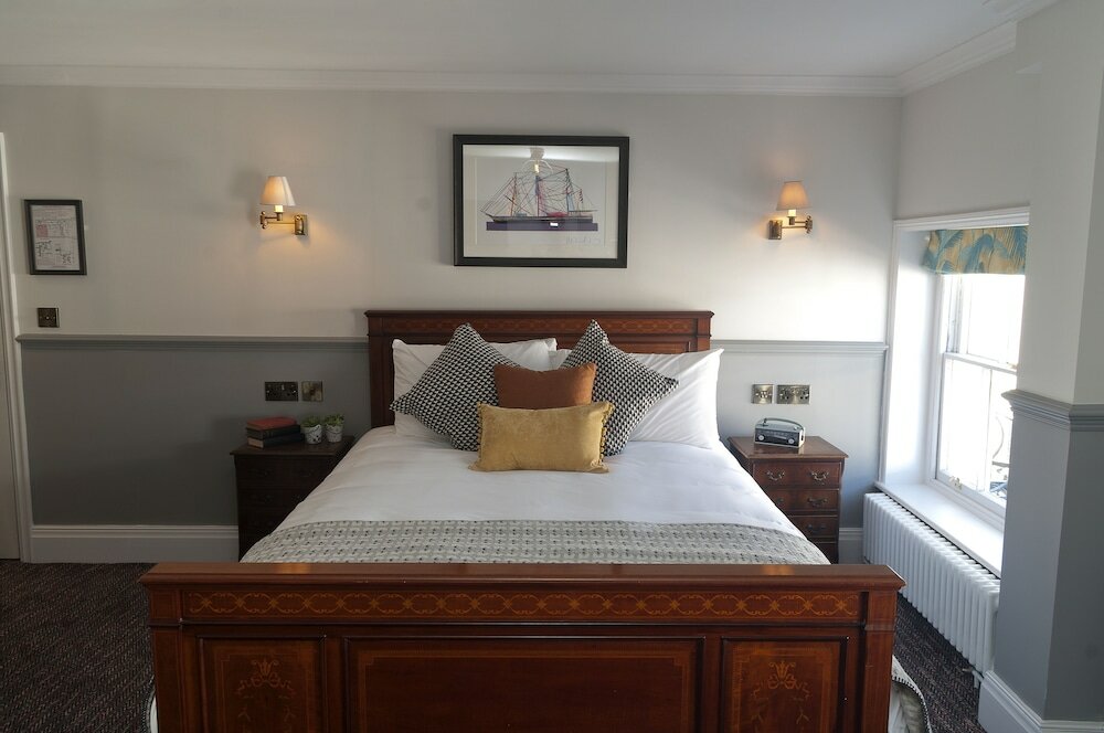 Фото Admiral Hardy