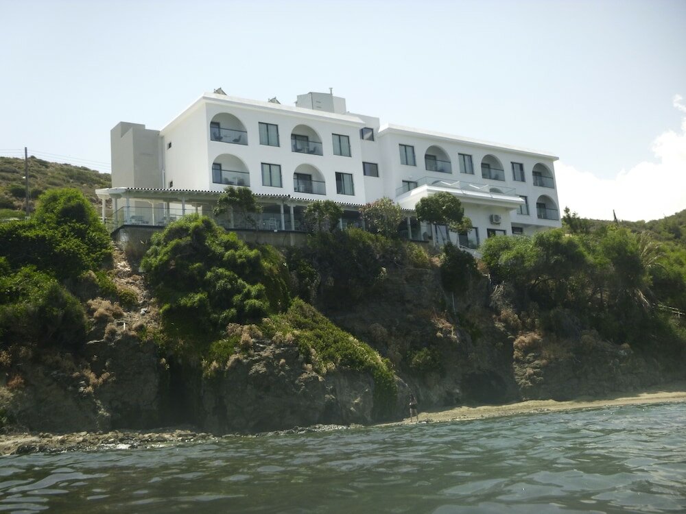 Фото E. J. Pyrgos Bay Hotel