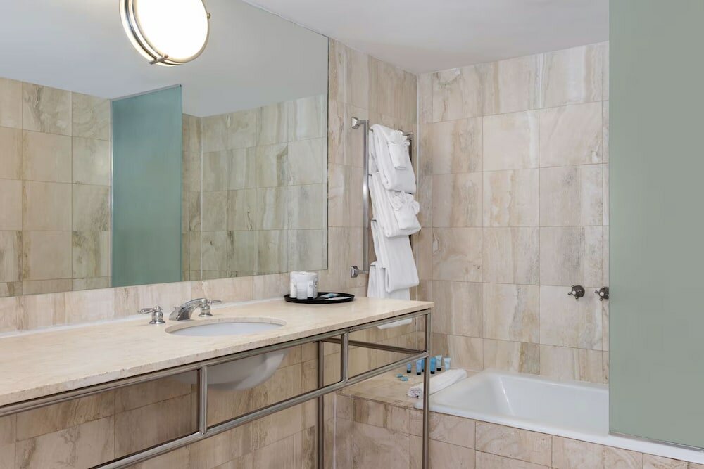 Фото The Astor by LuxUrban, Trademark Collection by Wyndham