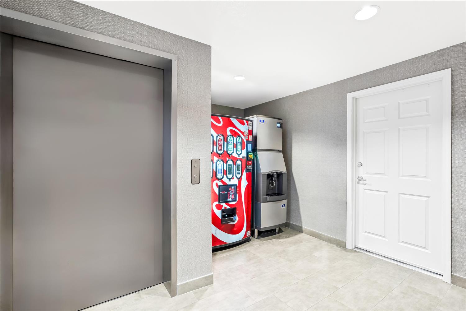 Фото Hampton Inn & Suites Lathrop