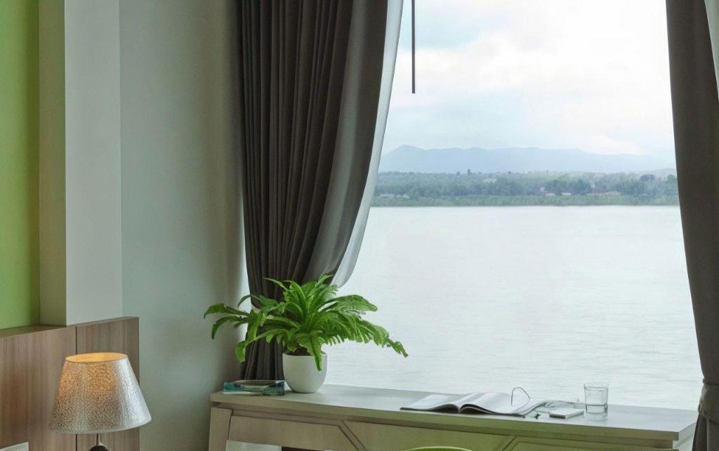 Фото The River Hotel