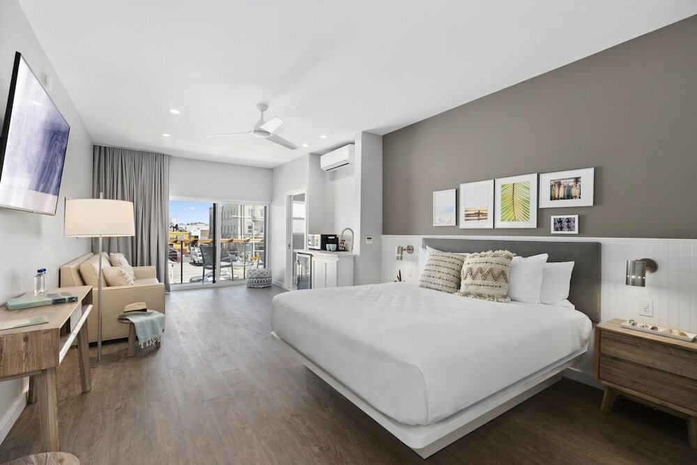 Фото Sea Sprite Oceanfront Hotel