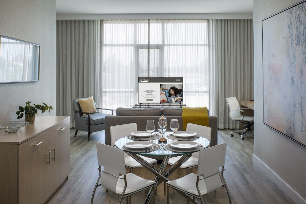 Фото Art House Hotel and Suites