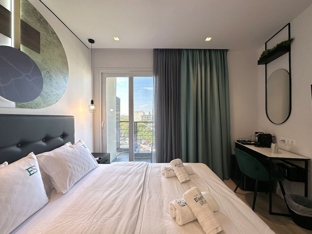 Фото Urban Elephant Suites