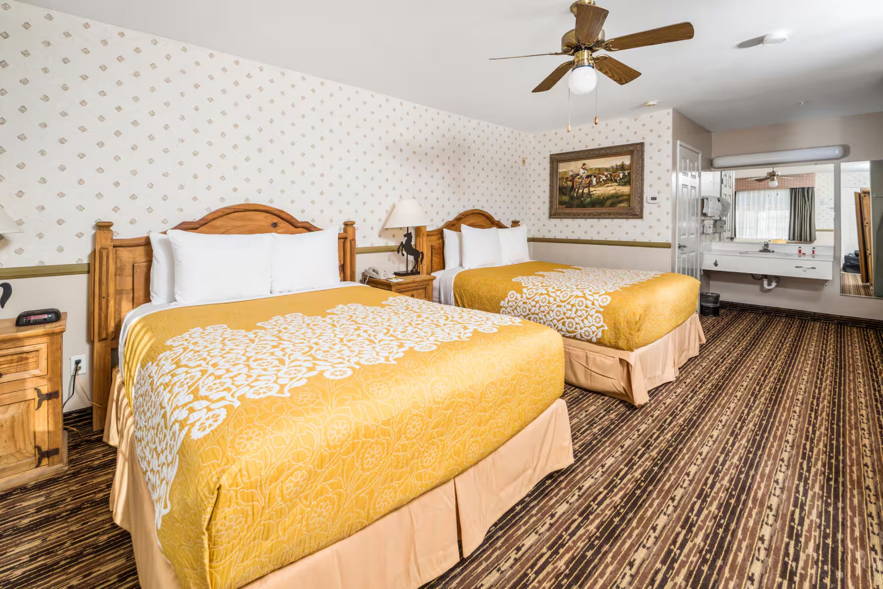 Фото Days Inn by Wyndham Lebec