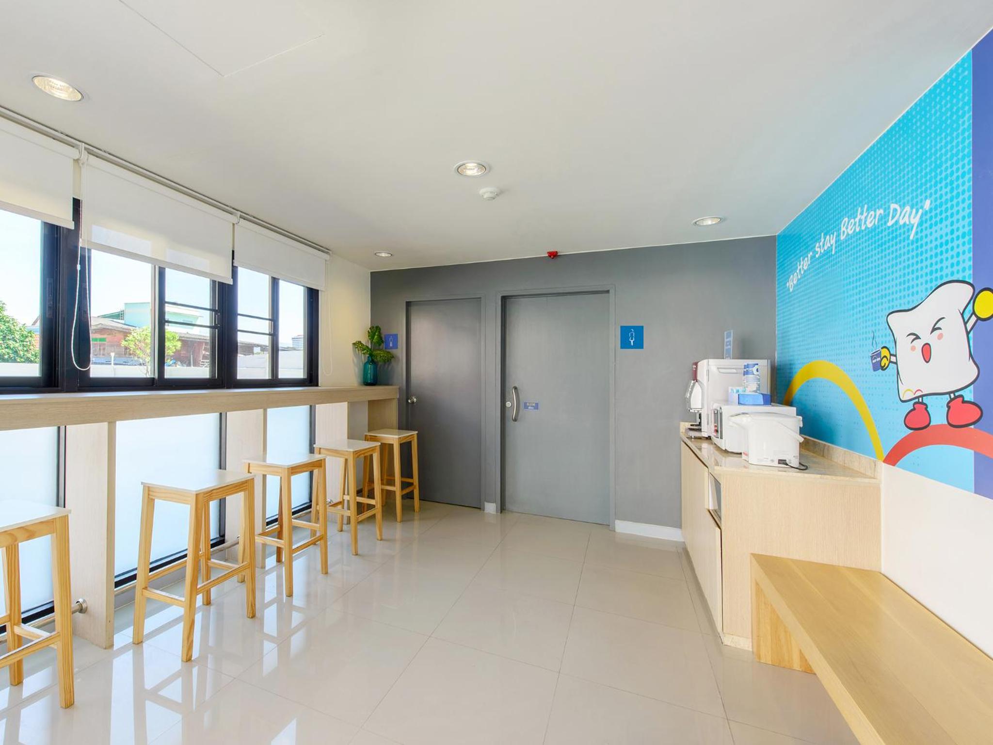 Фото Hop Inn Chiang Rai