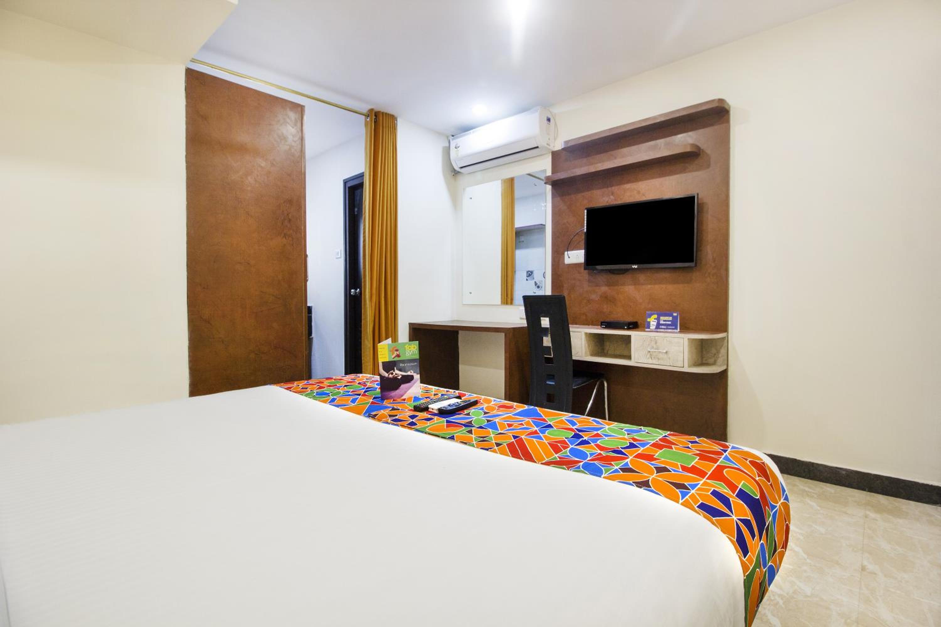 Фото FabHotel Corporate Crown II Koramangala