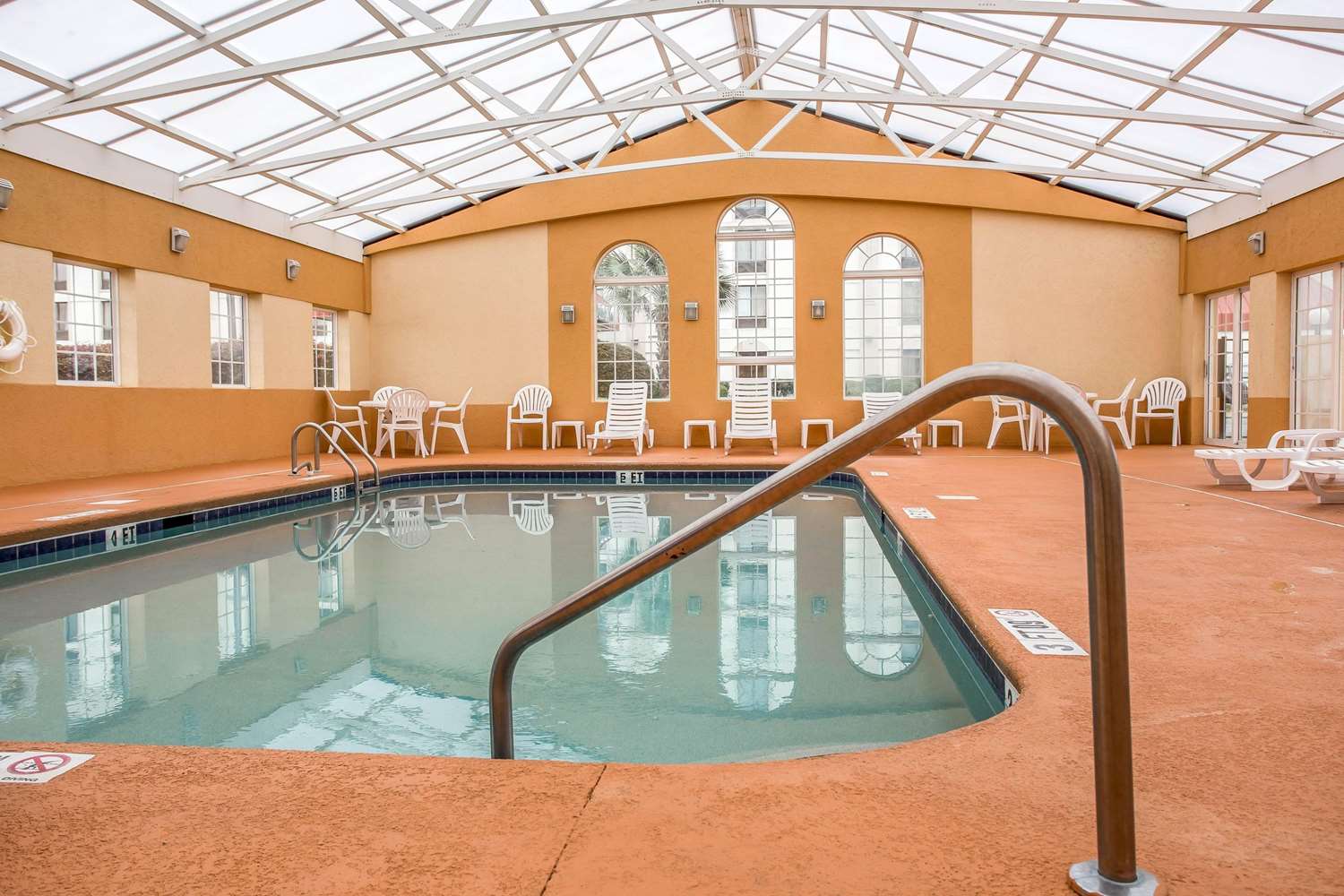 Фото Comfort Inn & Suites Ft. Jackson Maingate