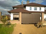 Domos (Village of Barawliany, 40 god Pieramogi Street, 27/4), fences and barriers