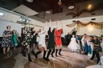 Лилия и Айнур Валеевы (Sotsialisticheskaya Street, 52А) ، المضيفون والكوميديون