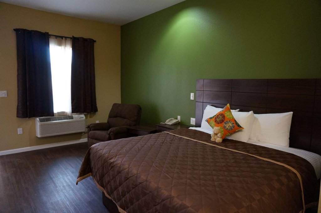 Фото The Bungalows Hotel & Event Center