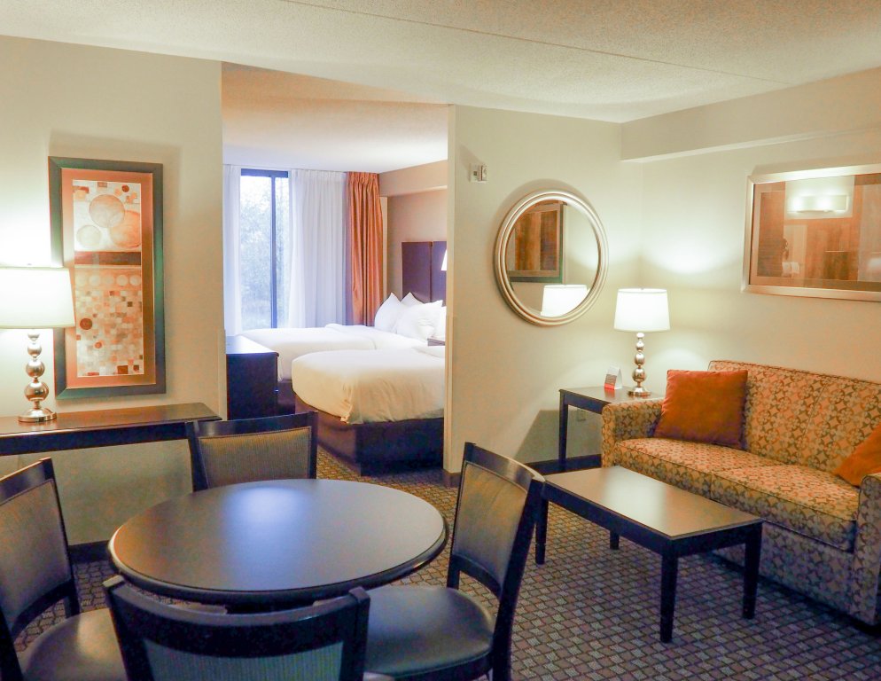 Фото Holiday Inn Express & Suites Blacksburg - University Area, an Ihg Hotel